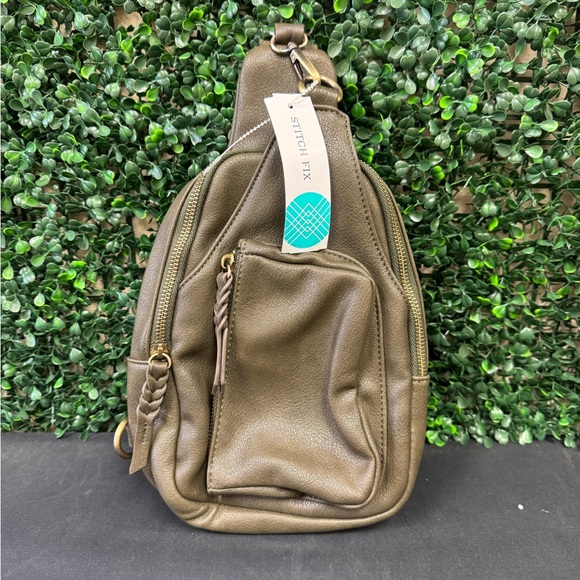 Urban Expressions Wendall Sling Backpack - Picture 1 of 12